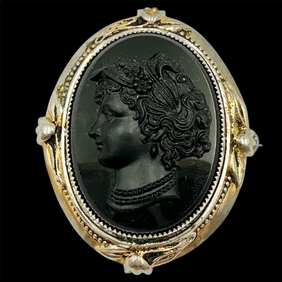 Antique Jewelry - Antique Victorian Mourning Left Facing Cameo Brooch